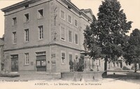 La Mairie , L'Ecole et la Fontaine