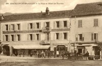 La Place et l'Hôtel des Touristes