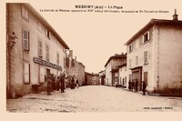 Une Rue du Village