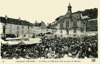 La Place de L'Hôtel-Ville un jour de Maché