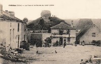 Châtelus - La Place et les Ruines du Vieux Château
