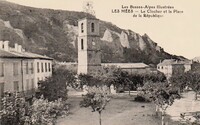 Le Clocher et la Place de la République