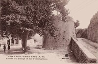 Entrée du Village et les Fortifications