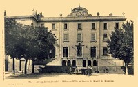 Hôtel de Ville  et Statue de Madié de Montjau