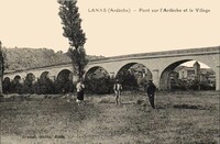 Pont sur l'Ardèche et le Village