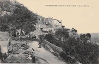 Rochemaure - Entrée Sud du Vieux Bourg - Lavandière