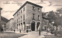 Place du Château et Hôtel de Ville