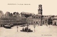 Place Ducale . Hôtel de Ville