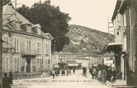 L'Hôtel de Ville et Place de la Révolution