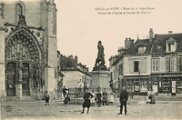 Place de la République Portail de L'Eglise et Statue de Danton