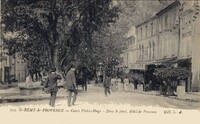 Cours Victor-Hugo -Dans le fond, Hôtel de Provence