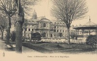 L'Hôtel de Ville . Place de la République