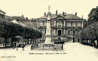 Monument et L'Hôtel de Ville 