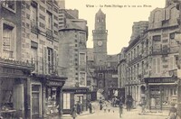 La Porte-Horloge et la rue aux Févres