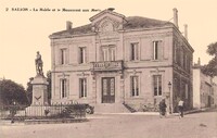 La Mairie et le Monument aux Morts