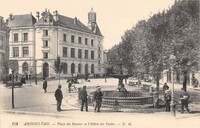 Place du Murier et L'Hôtel des Postes