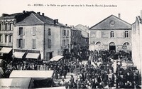 La Halle aux Grains et un coin de la Place du Marché, Jour de Foire