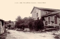 Voulgézac - Écoles et Mairie