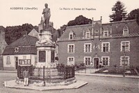 La Mairie et Statue de Napoléon