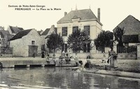 La Place de la Mairie - Lavandières