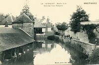 Moulin à Lin - Suite des Vieux Remparts -Lavoir