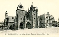 La Cathédrale Saint-Étienne et L'Hôtel de Ville