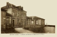 La Mairie, les Écoles et le Monument aux Morts