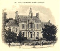 Lezay - La Mairie et Groupe Scolaire