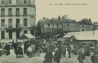 L'Hôtel des Postes et le Marché