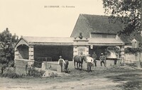 Jallerange - vue sur la fontaine -Lavoir