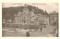 L'Hôtel de Ville et Porte classée