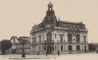 La Caisse d'Epargne et la Mairie