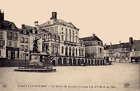 La Statue du Général de Saint-Pol et l'Hôtel de Ville