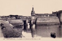 Concarneau - Le Beffroi et le Pont de la Ville Close