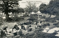 Le Lavoir et les Anciennes Fortifications du Manoir de Coataner