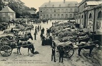 La Mairie et la Place du Marché aux Légumes