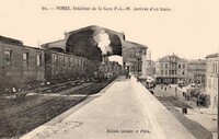 Intérieur de la Gare P.L.M . Arrivée s'un train