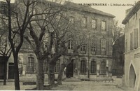Roquemaure - L'Hôtel de Ville 