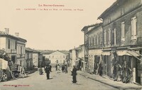 Cadours - La Rue du Midi et l'Hôtel de Ville