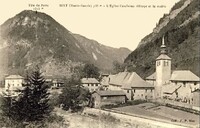 Sixt-Fer-à-Cheval - l'Église  l'ancienne Abbaye et la Mairie