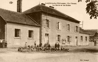 Les Grands-Chézeaux - La Mairie et les Écoles