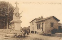 Pouyastruc - Place de la Mairie. Monument et Poste