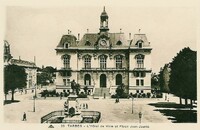 L'Hôtel de Ville et Place Jean-Jaurès