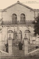 La Mairie et le Monument aux Morts