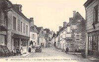 Montrésor - Le Centre du Bourg - Le Château et L'Hôtel de France