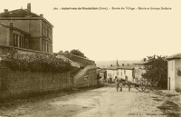 Entrée du Village - Mairie et Groupe Scolaire