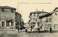 La Place et le Monument aux Morts