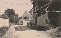 Oyeu - Intérieur du Village