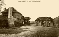 Revel - La Place et Mairie et Écoles