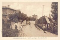 Saint-Prim - Entrée du Village. Route des Roches